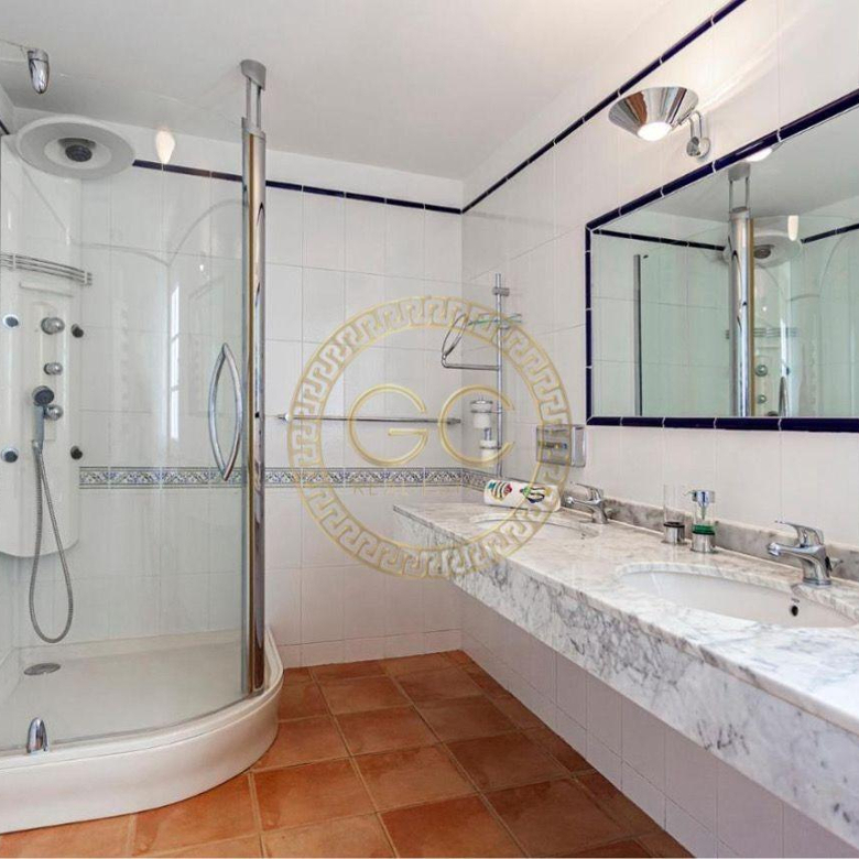 Exclusive dream villa with idyllic private garden, proper pool and sea view