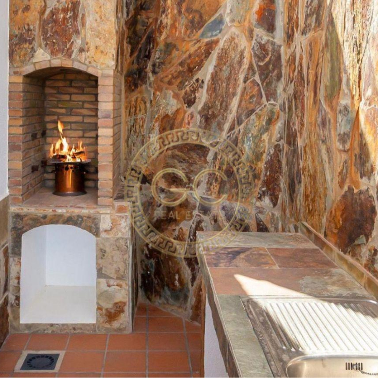 Exclusive dream villa with idyllic private garden, proper pool and sea view