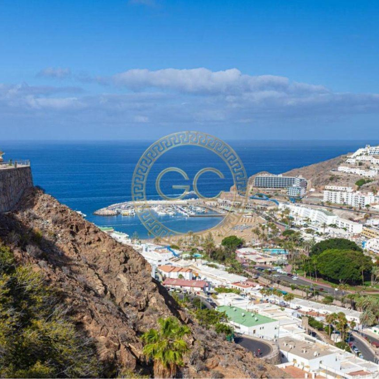 Exclusive dream villa with idyllic private garden, proper pool and sea view