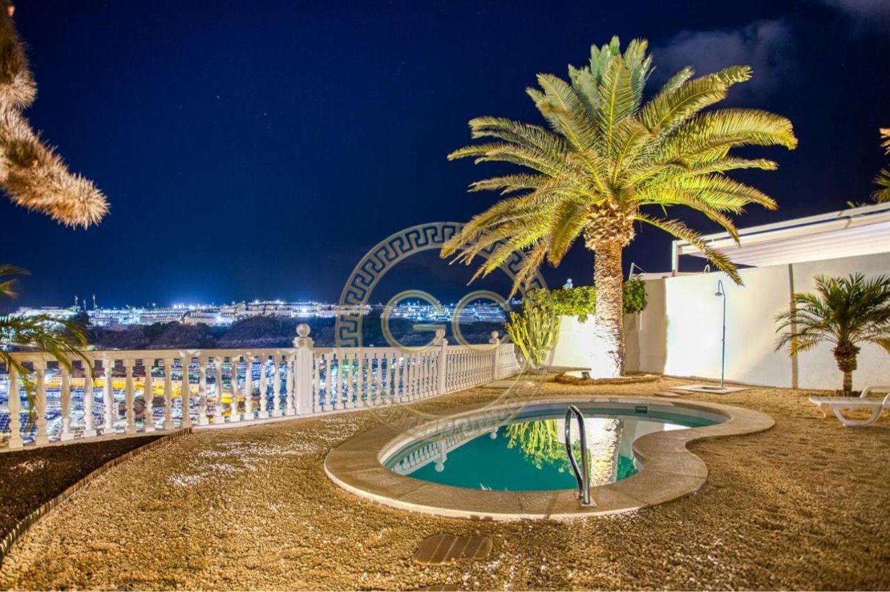 Exclusive dream villa with idyllic private garden, proper pool and sea view