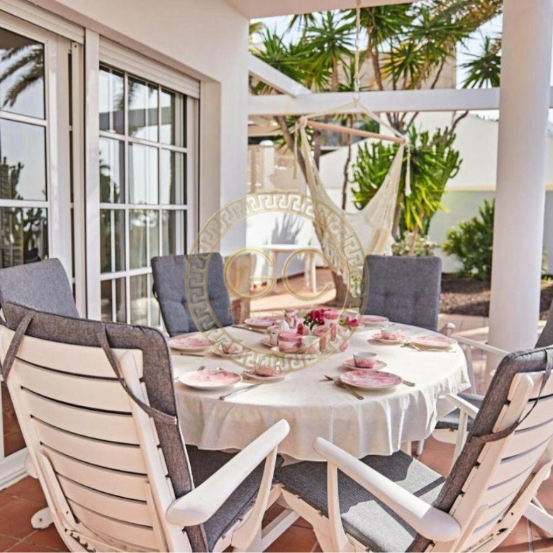 Exclusive dream villa with idyllic private garden, proper pool and sea view