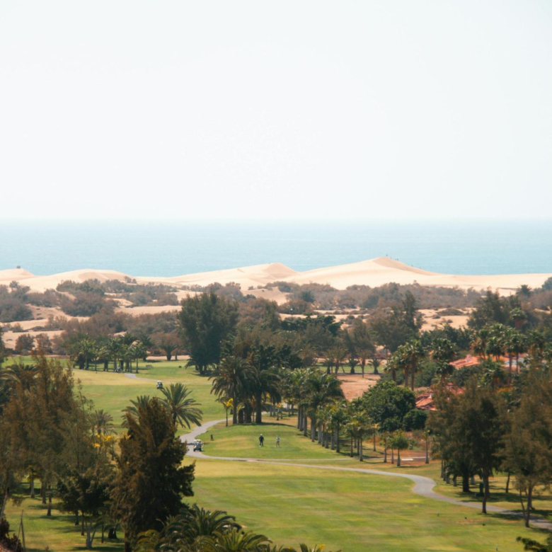 EXCLUSIVO CHALET PAREADO DE 3 DORMITORIOS EN PLAYA DEL INGLÉS CON PISCINA PRIVADA