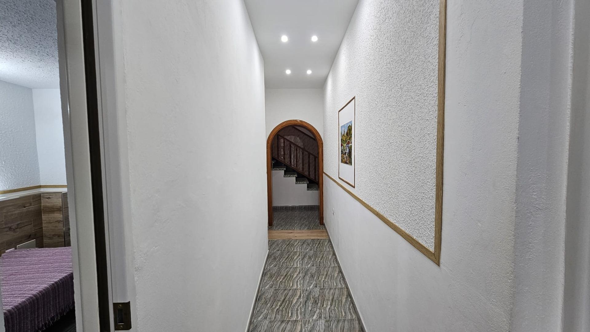 excelente casa terrera en venta con 5 apartamentos independientes en Sardina del Sur
