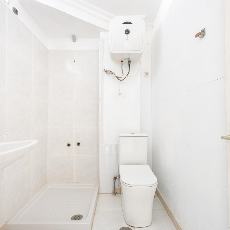 Oportunidad única en Playa del Inglés – Local/Loft con vistas a la piscina en Apartamentos Teneguía