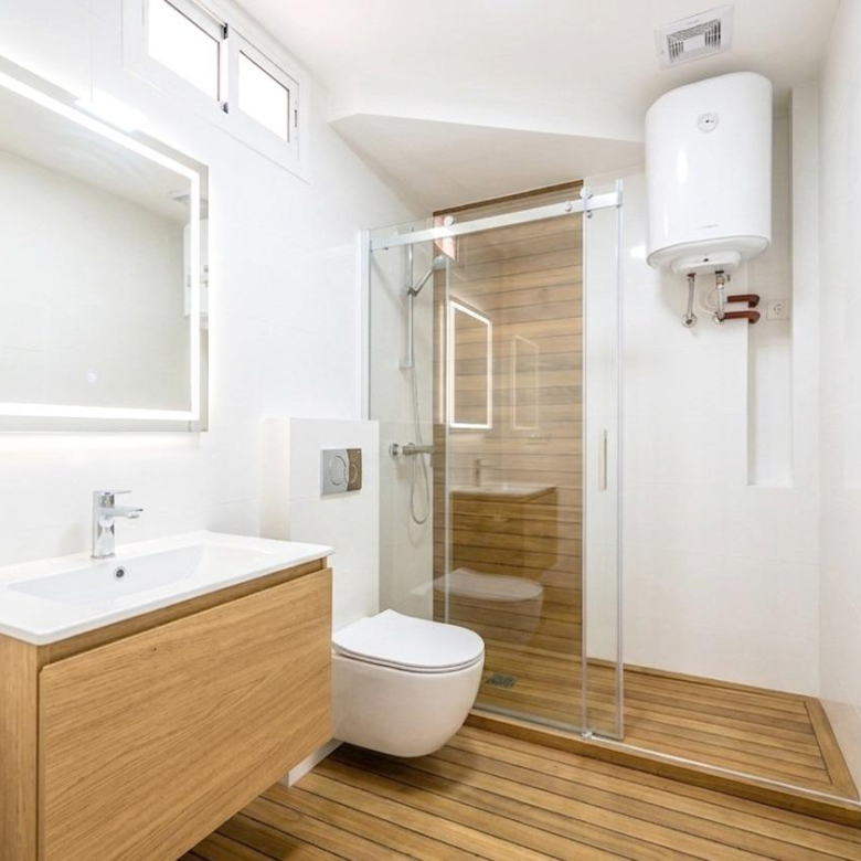 Oportunidad única en Playa del Inglés – Local/Loft con vistas a la piscina en Apartamentos Teneguía
