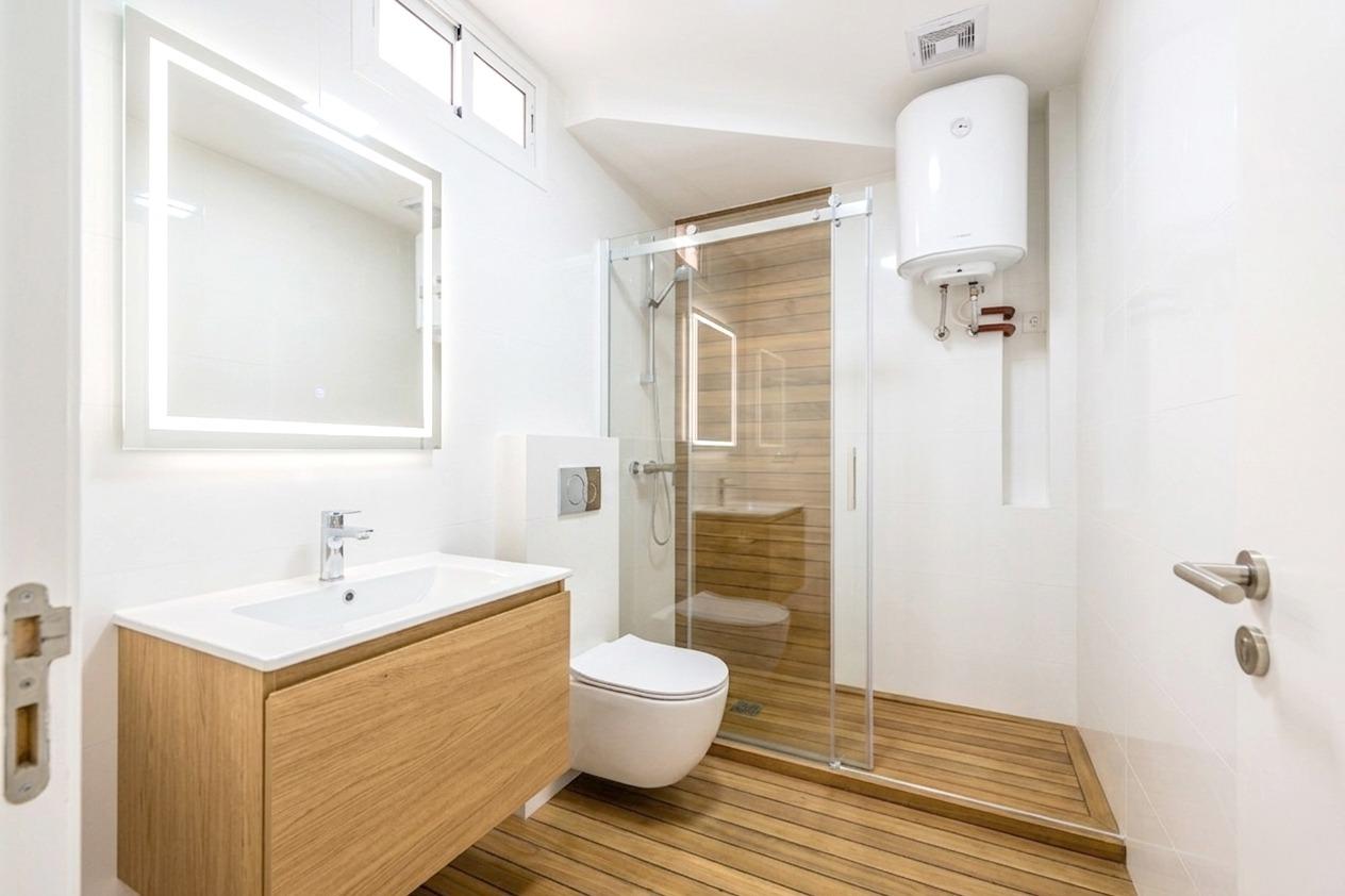 Oportunidad única en Playa del Inglés – Local/Loft con vistas a la piscina en Apartamentos Teneguía