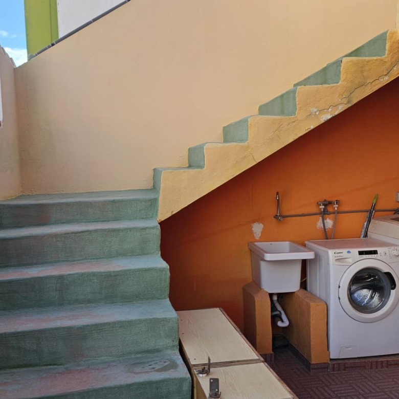 excelente casa terrera en venta con 5 apartamentos independientes en Sardina del Sur