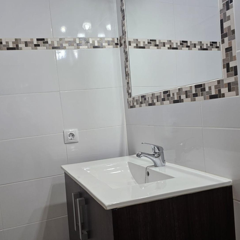 excelente casa terrera en venta con 5 apartamentos independientes en Sardina del Sur