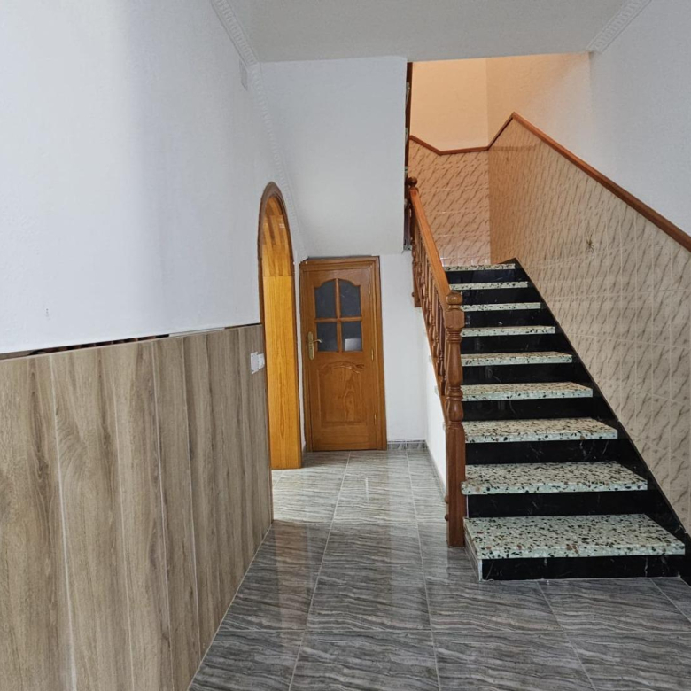 excelente casa terrera en venta con 5 apartamentos independientes en Sardina del Sur