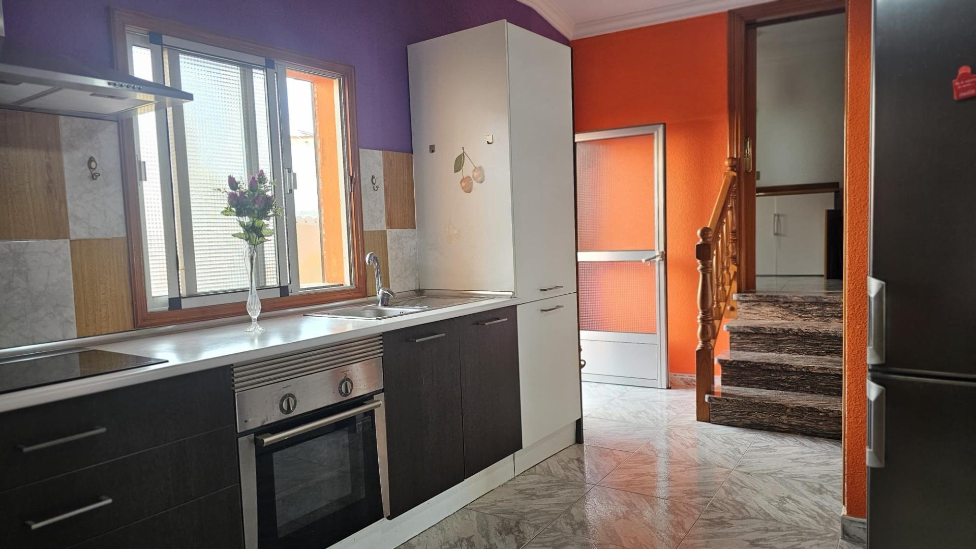 excelente casa terrera en venta con 5 apartamentos independientes en Sardina del Sur