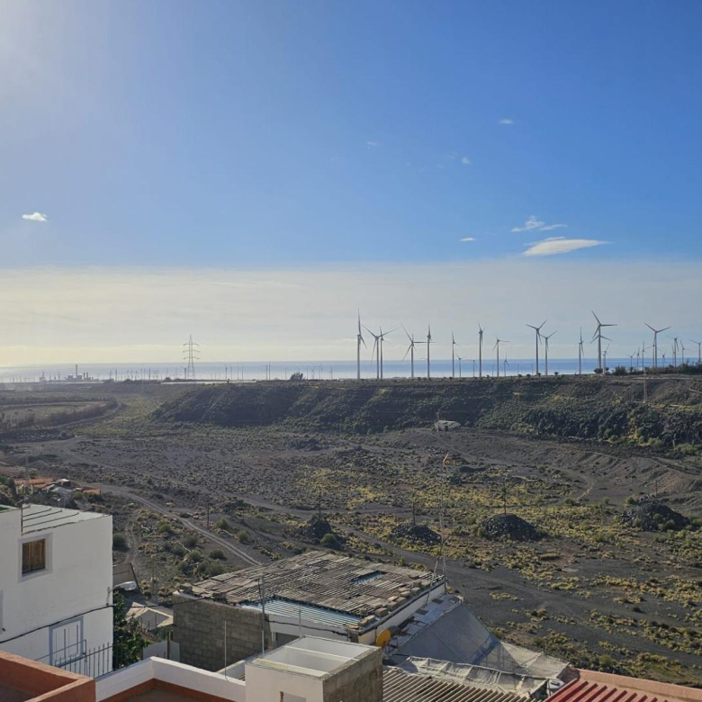 excelente casa terrera en venta con 5 apartamentos independientes en Sardina del Sur