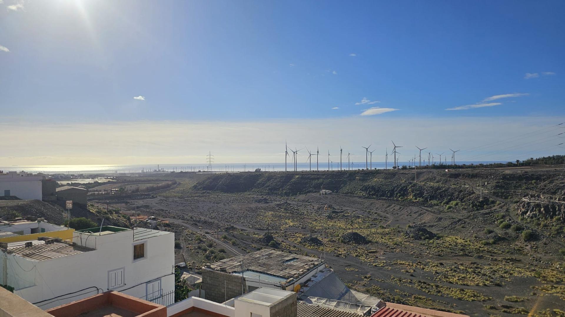 excelente casa terrera en venta con 5 apartamentos independientes en Sardina del Sur