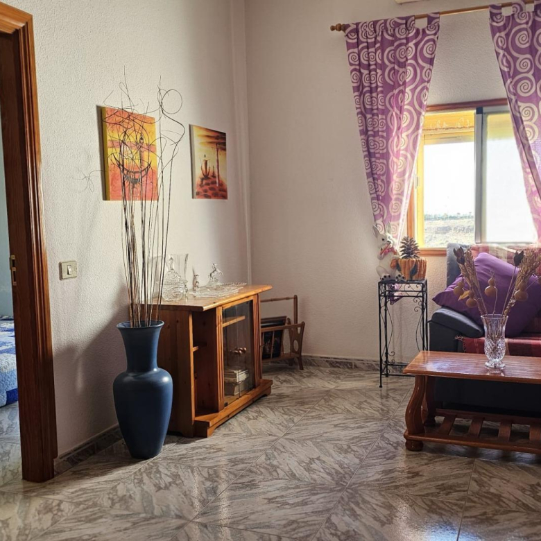 excelente casa terrera en venta con 5 apartamentos independientes en Sardina del Sur