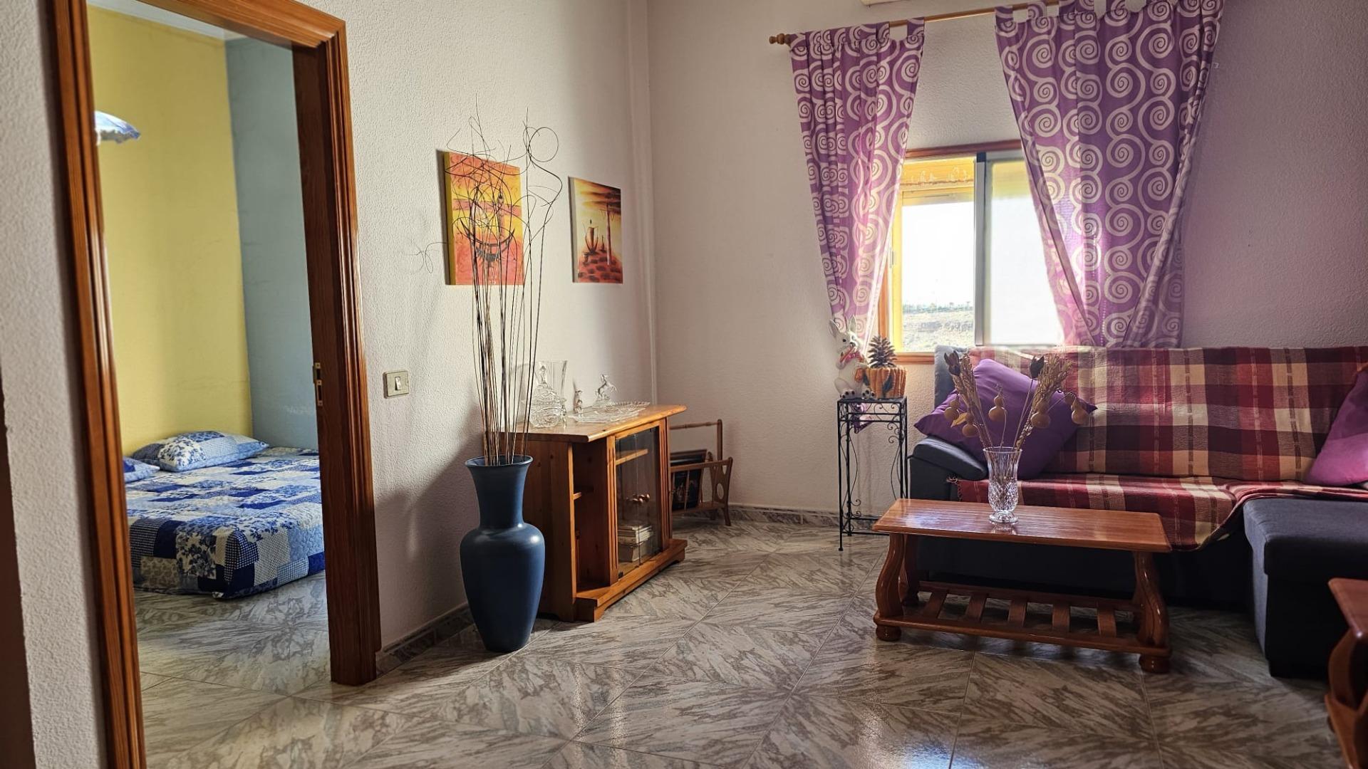 excelente casa terrera en venta con 5 apartamentos independientes en Sardina del Sur