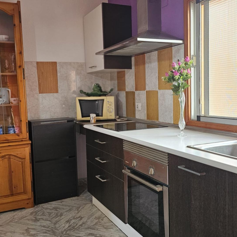 excelente casa terrera en venta con 5 apartamentos independientes en Sardina del Sur
