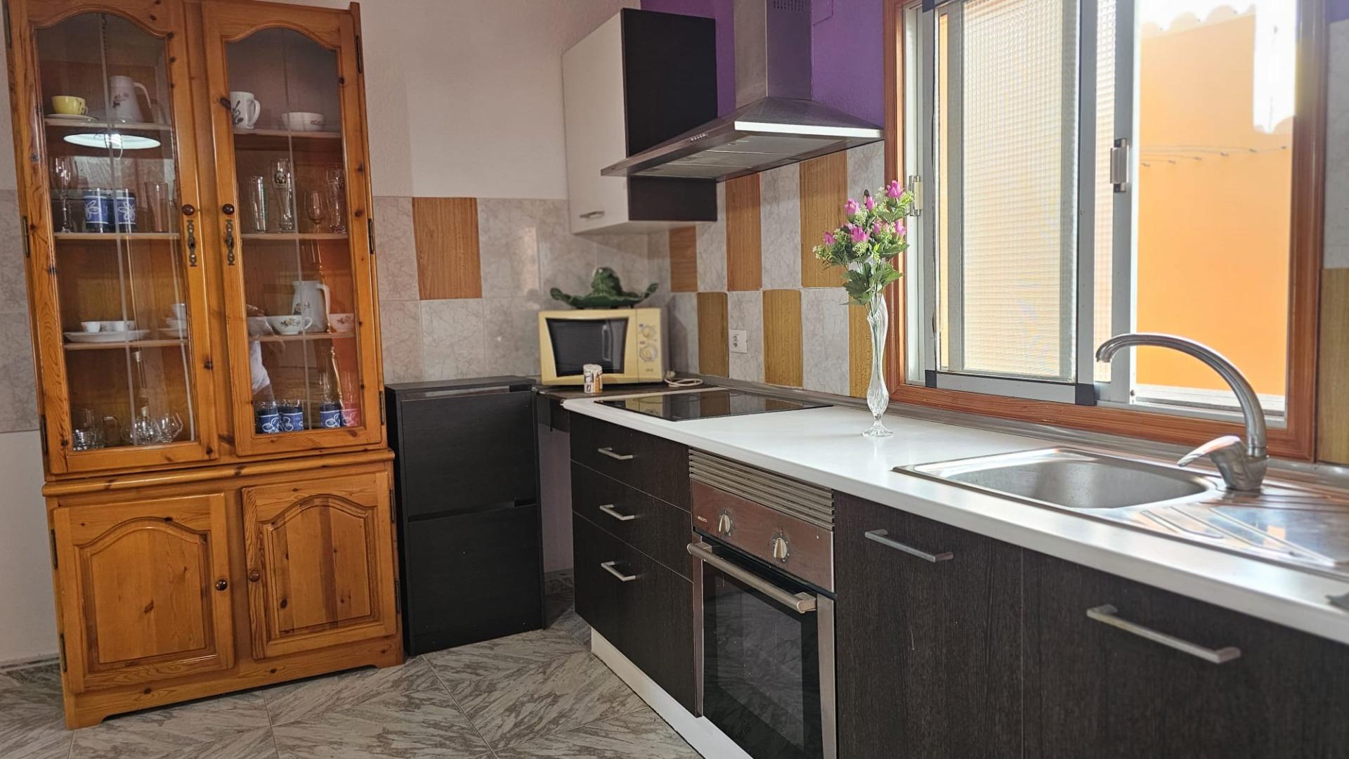 excelente casa terrera en venta con 5 apartamentos independientes en Sardina del Sur
