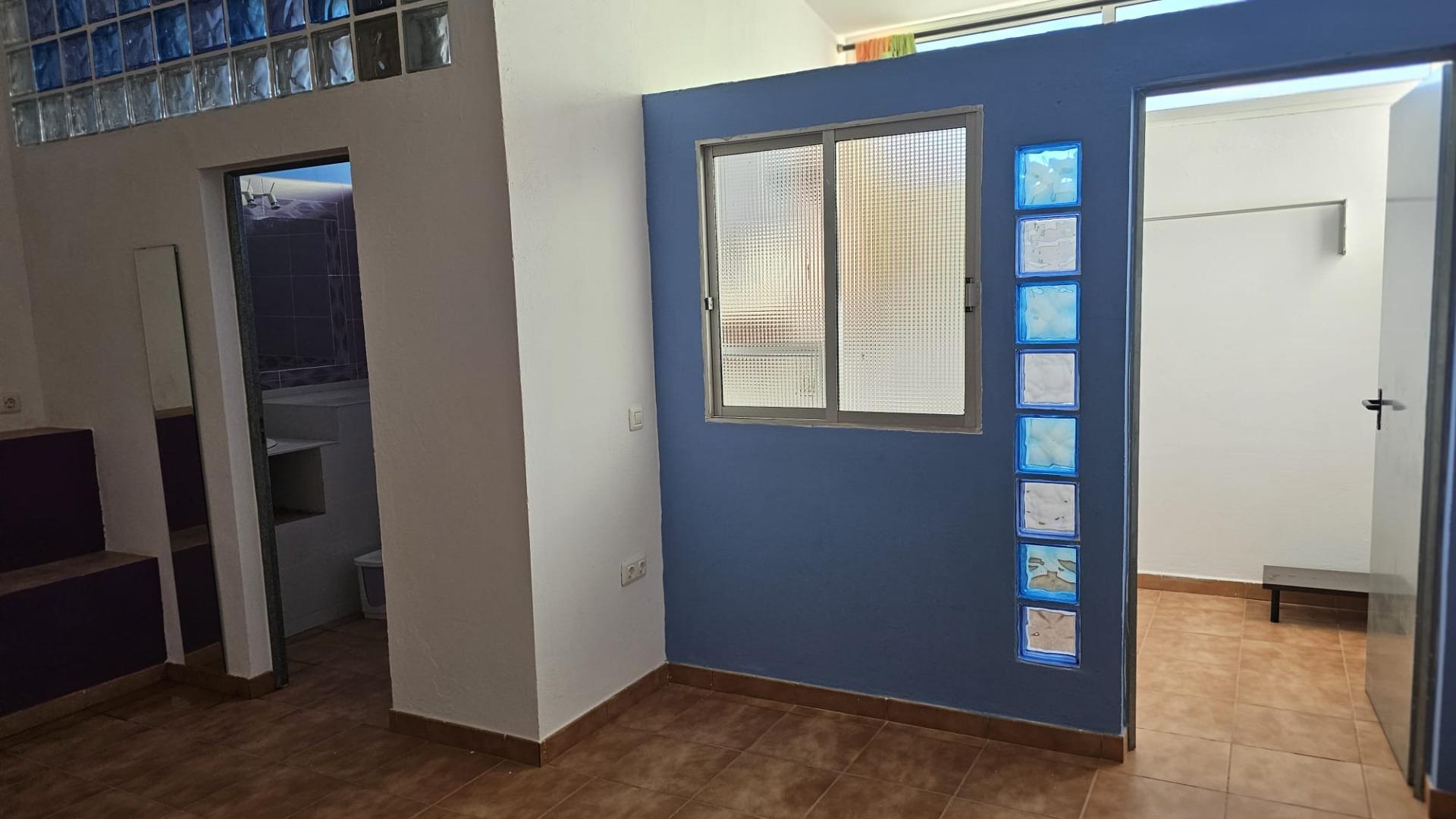excelente casa terrera en venta con 5 apartamentos independientes en Sardina del Sur