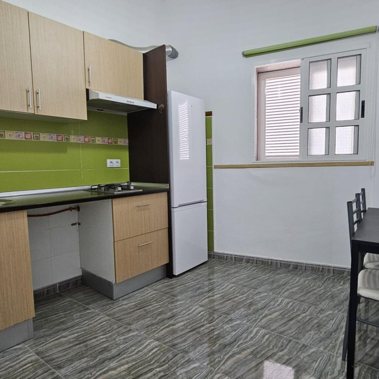 excelente casa terrera en venta con 5 apartamentos independientes en Sardina del Sur