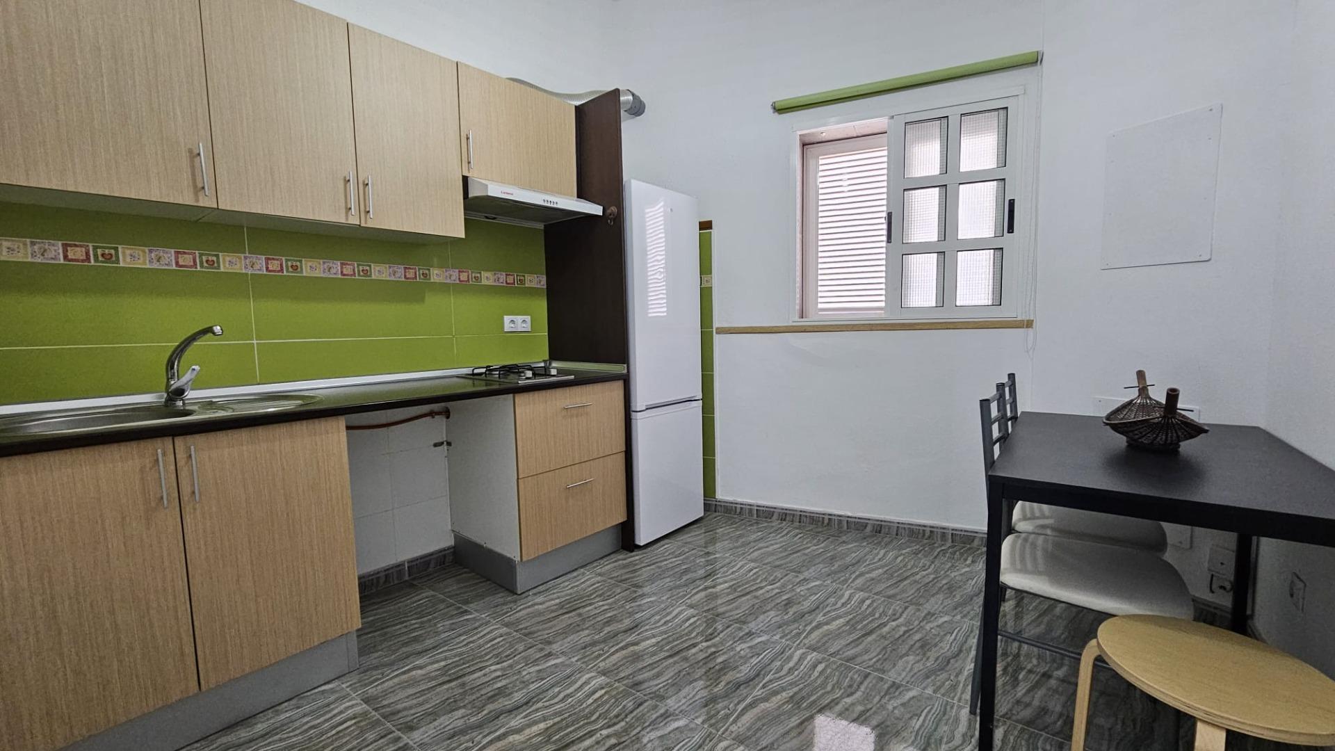 excelente casa terrera en venta con 5 apartamentos independientes en Sardina del Sur