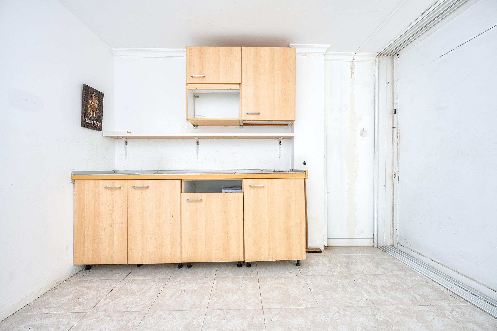 Oportunidad única en Playa del Inglés – Local/Loft con vistas a la piscina en Apartamentos Teneguía