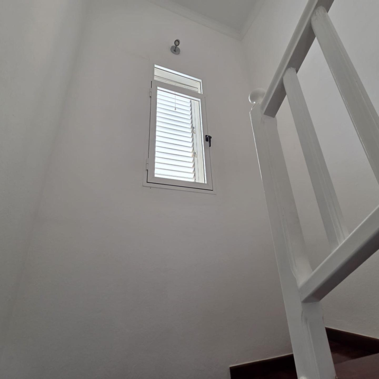 Chalet Pareado de 3 dormitorios en Esquina con Jardín y Aparcamiento en Castillo del Romeral