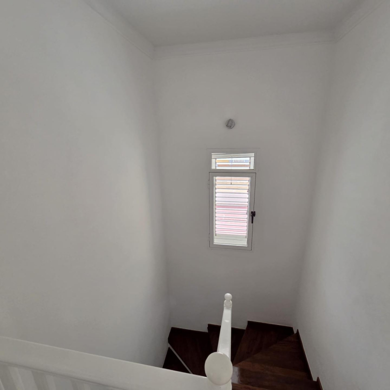 Chalet Pareado de 3 dormitorios en Esquina con Jardín y Aparcamiento en Castillo del Romeral
