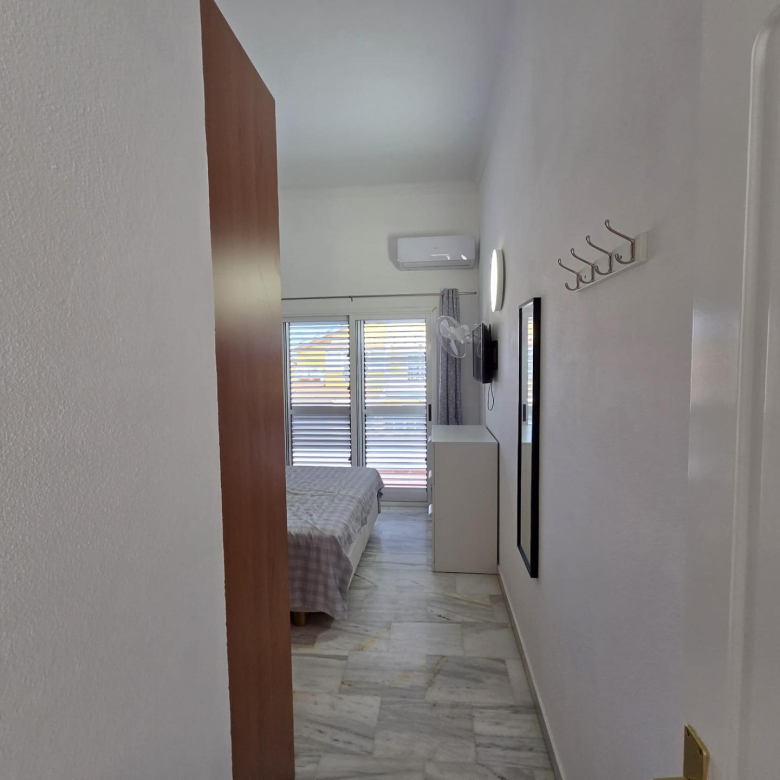 Chalet Pareado de 3 dormitorios en Esquina con Jardín y Aparcamiento en Castillo del Romeral