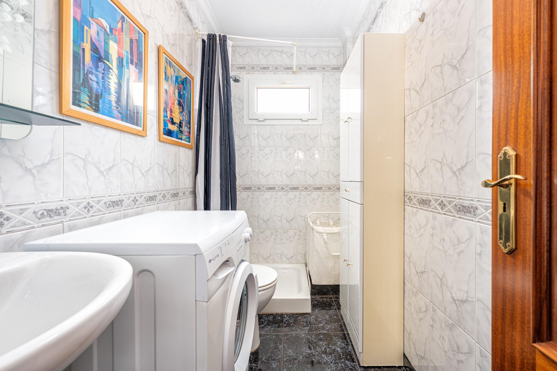 Ready to Move In! Bright 3-Bedroom Apartment with Garage and 2 Bathrooms