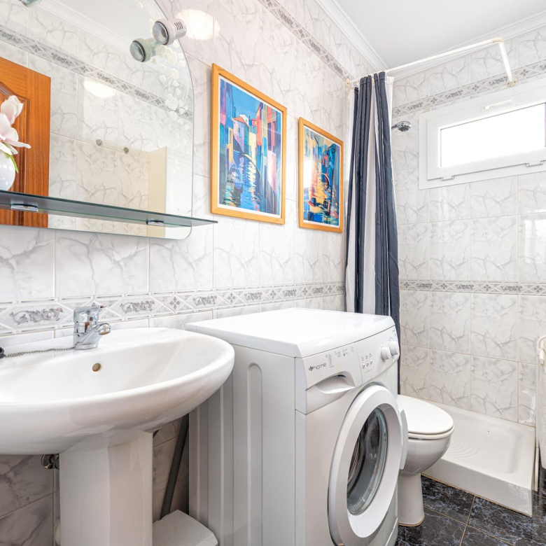 Ready to Move In! Bright 3-Bedroom Apartment with Garage and 2 Bathrooms