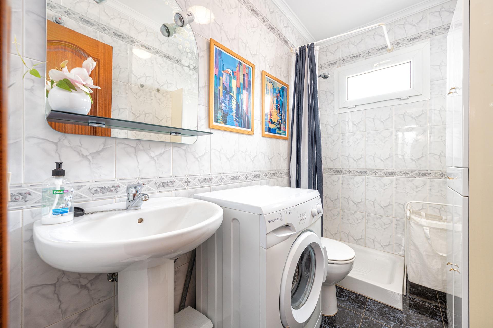 Ready to Move In! Bright 3-Bedroom Apartment with Garage and 2 Bathrooms