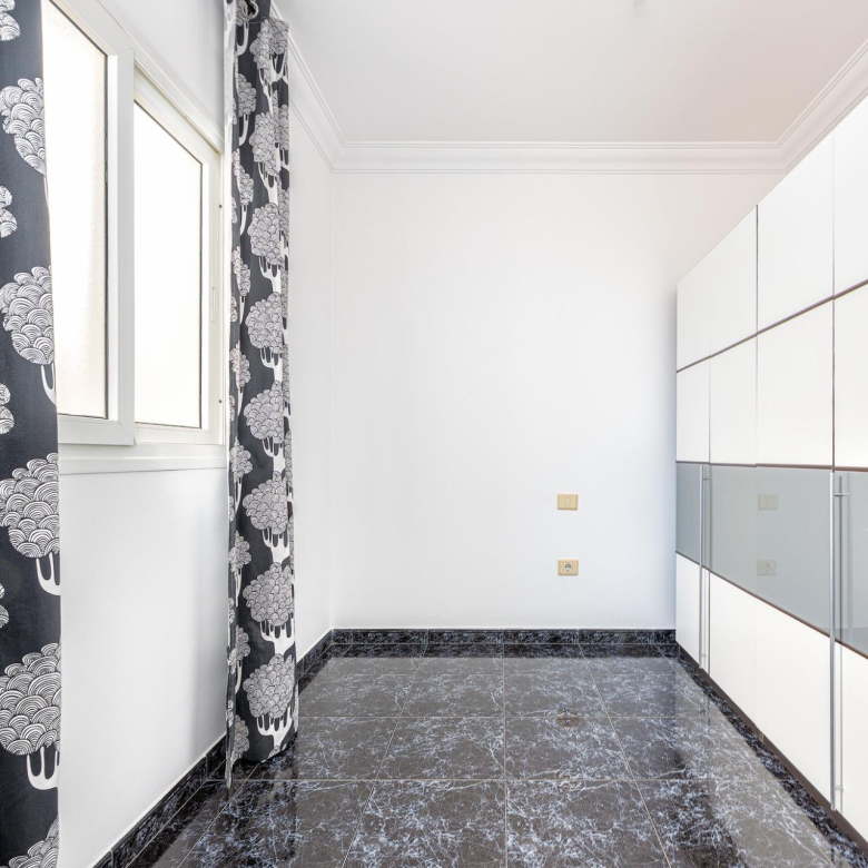 Ready to Move In! Bright 3-Bedroom Apartment with Garage and 2 Bathrooms