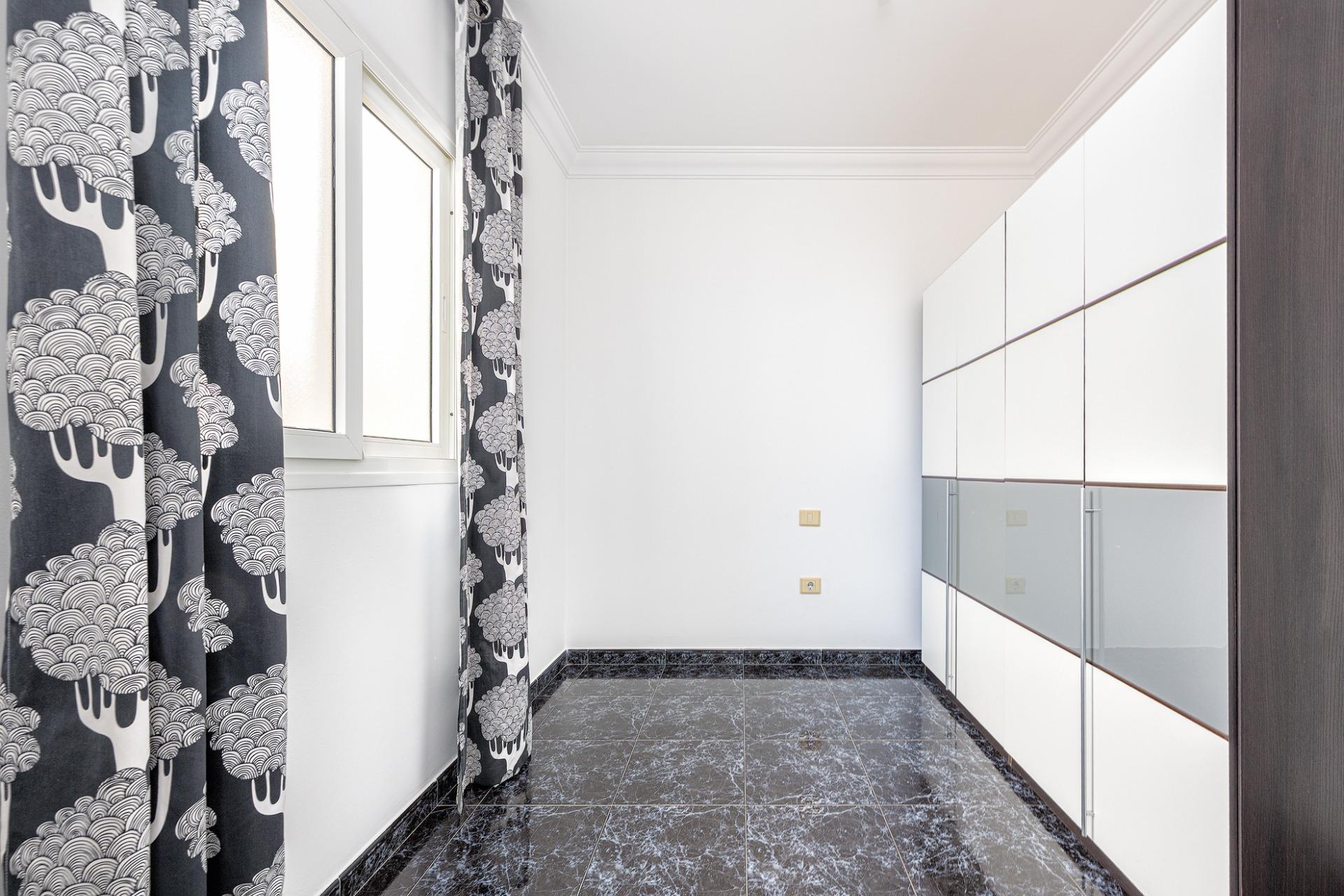 Ready to Move In! Bright 3-Bedroom Apartment with Garage and 2 Bathrooms