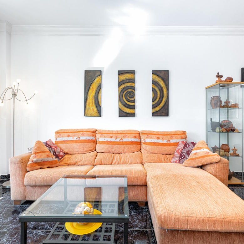 Ready to Move In! Bright 3-Bedroom Apartment with Garage and 2 Bathrooms