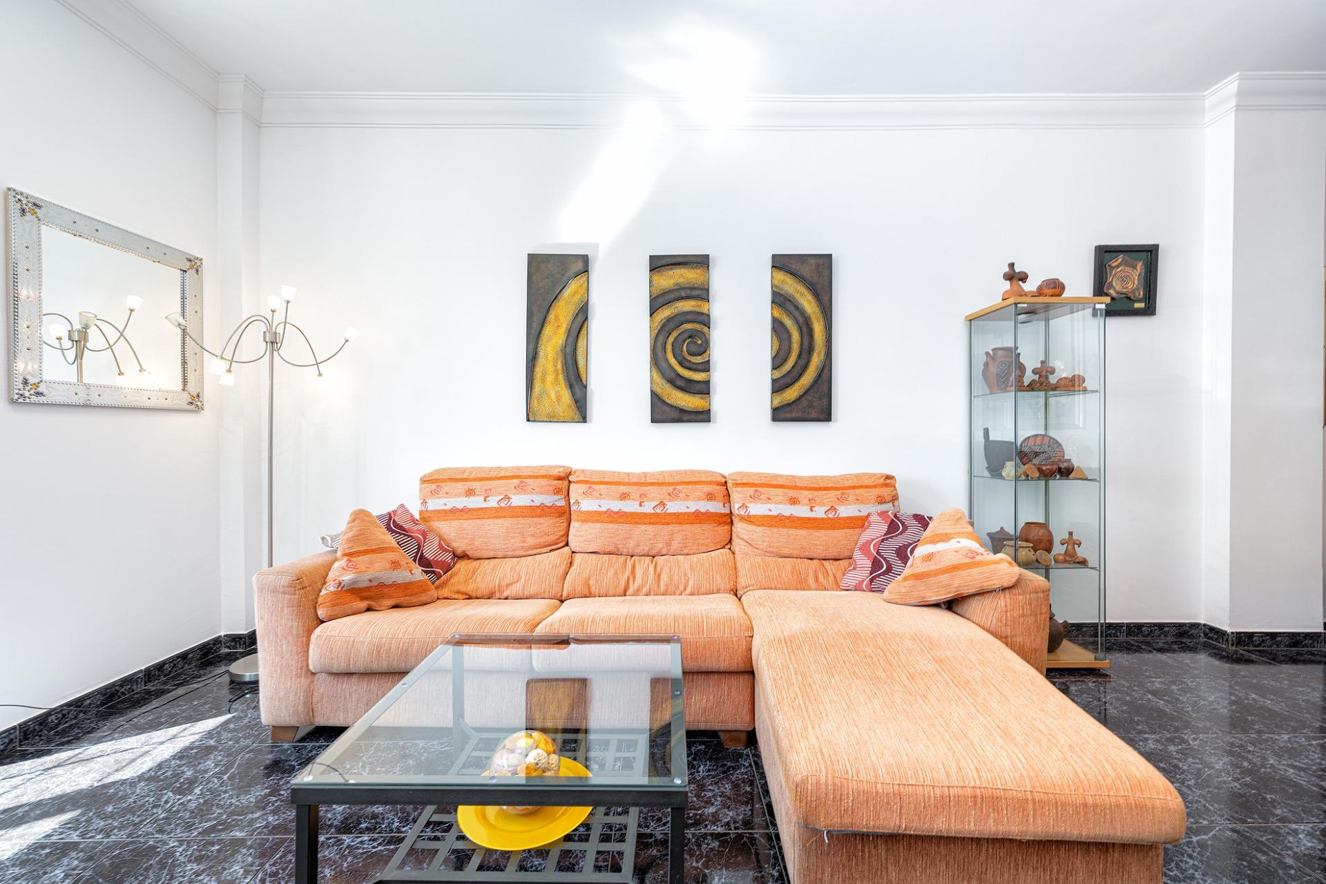 Ready to Move In! Bright 3-Bedroom Apartment with Garage and 2 Bathrooms