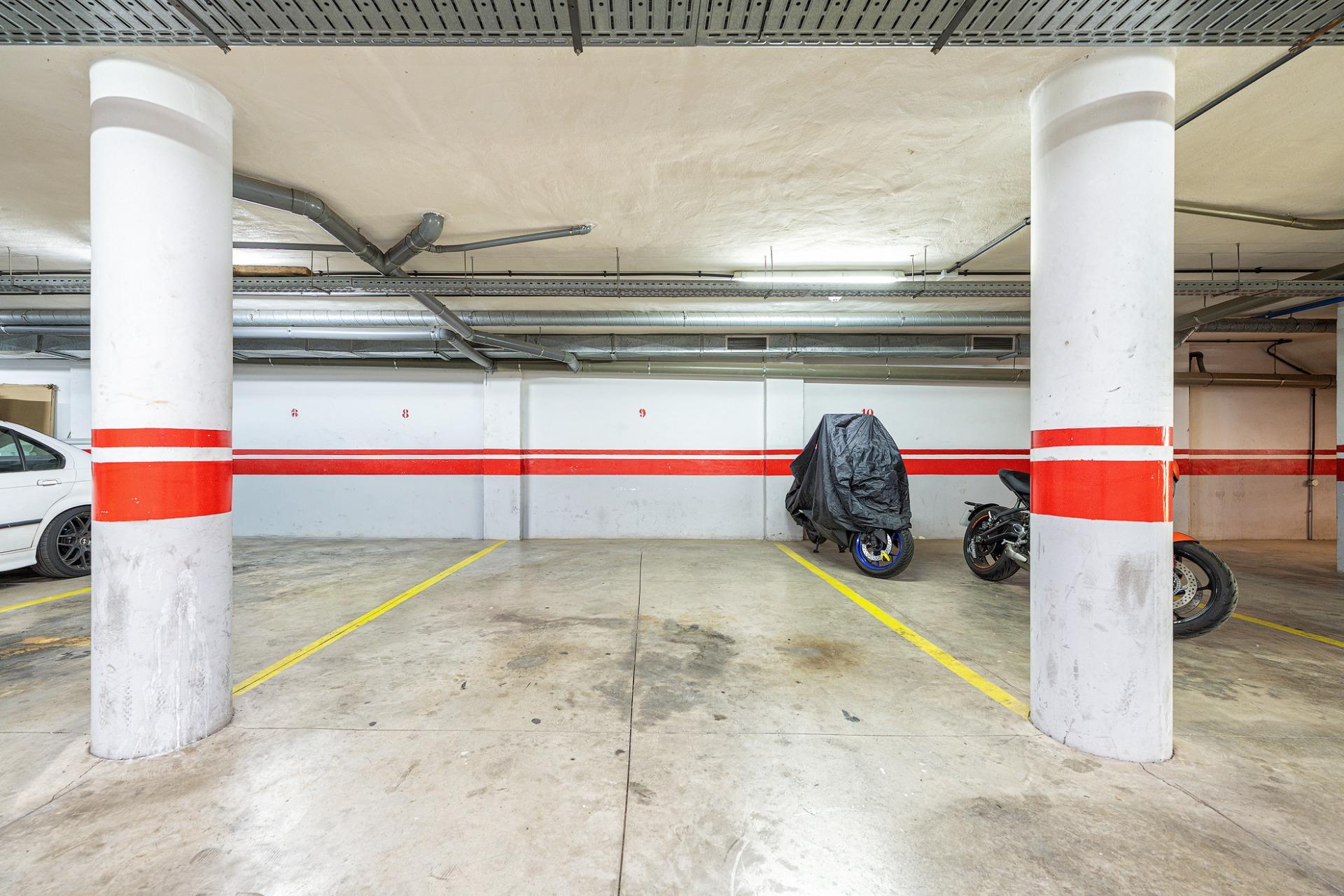 Ready to Move In! Bright 3-Bedroom Apartment with Garage and 2 Bathrooms
