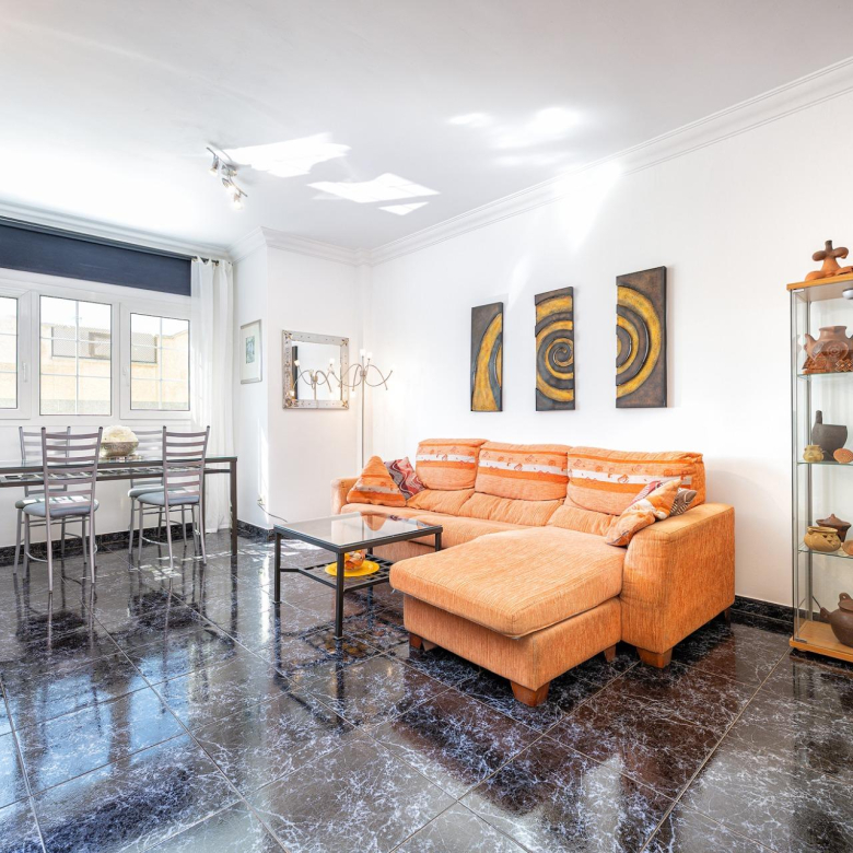 Ready to Move In! Bright 3-Bedroom Apartment with Garage and 2 Bathrooms