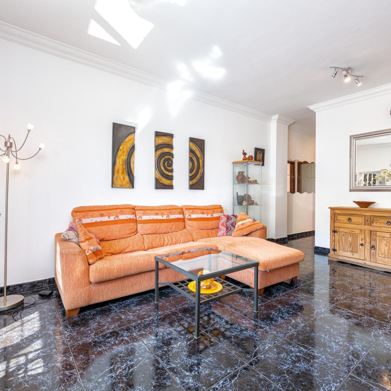 Ready to Move In! Bright 3-Bedroom Apartment with Garage and 2 Bathrooms