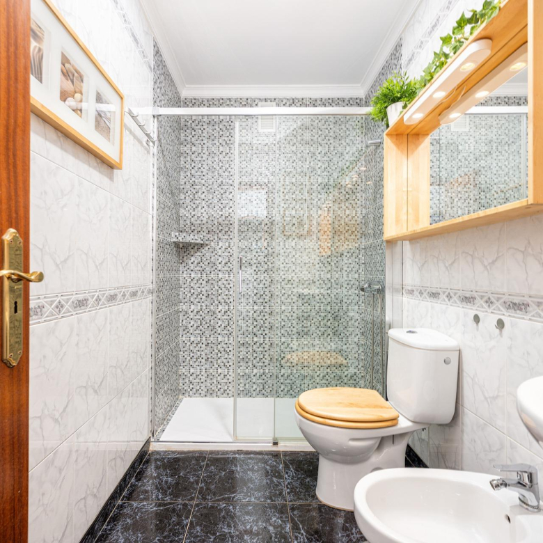Ready to Move In! Bright 3-Bedroom Apartment with Garage and 2 Bathrooms