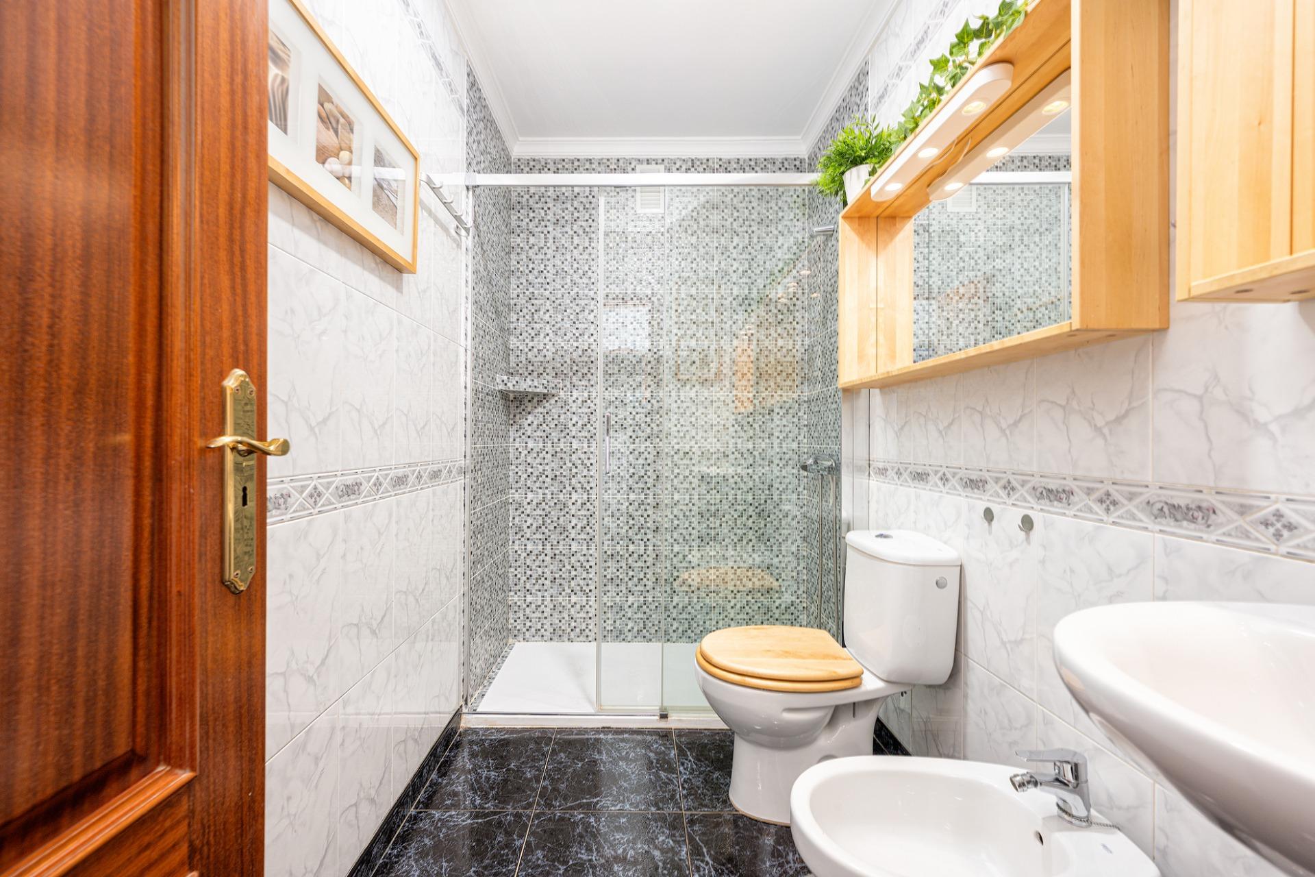Ready to Move In! Bright 3-Bedroom Apartment with Garage and 2 Bathrooms