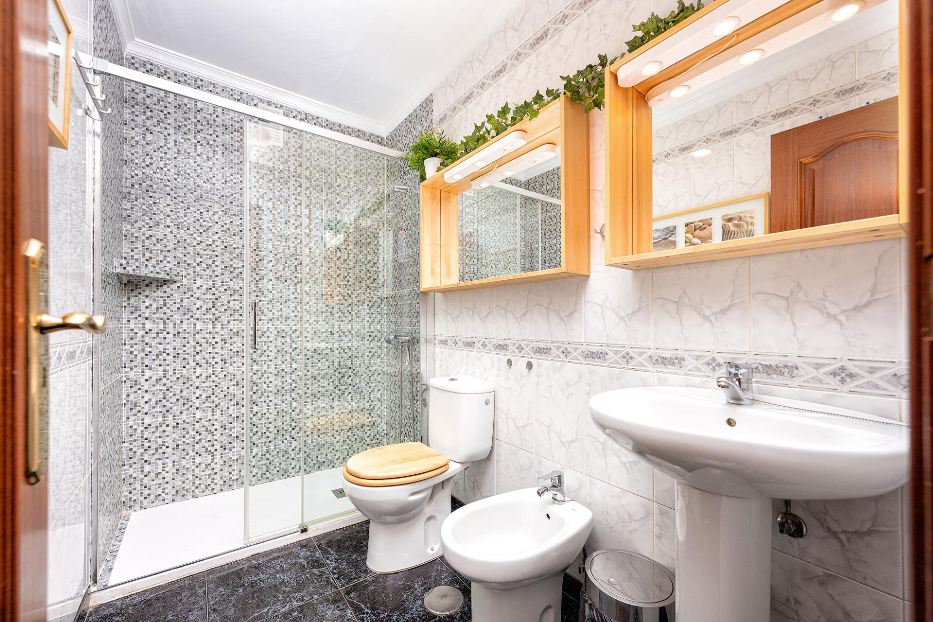 Ready to Move In! Bright 3-Bedroom Apartment with Garage and 2 Bathrooms