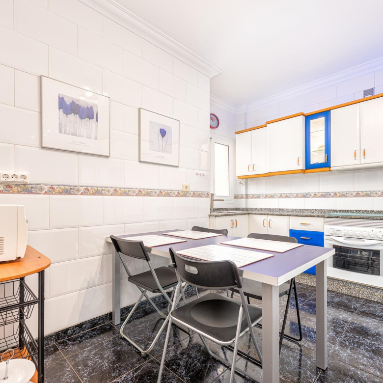 Ready to Move In! Bright 3-Bedroom Apartment with Garage and 2 Bathrooms