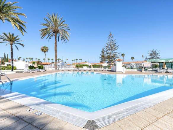 Bungalow de 1 Dormitorio con Doble Terraza en zona premium de Playa del Inglés