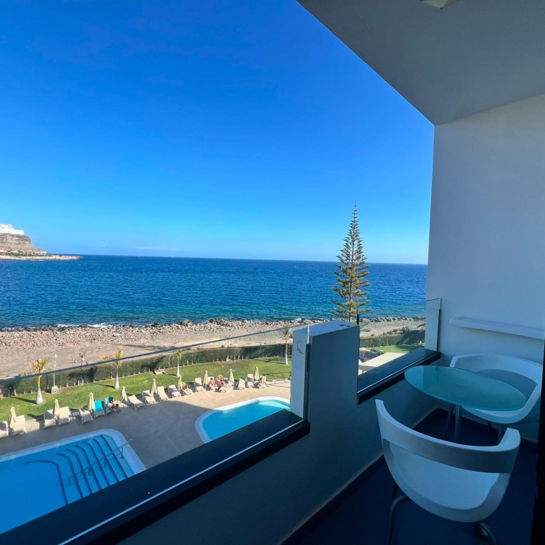 APARTAMENTO CON VISTAS AL MAR Y PISCINA CLIMATIZADA!!! Suministros incluidos en el precio!!!!