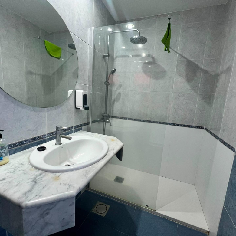 APARTAMENTO CON VISTAS AL MAR Y PISCINA CLIMATIZADA!!! Suministros incluidos en el precio!!!!