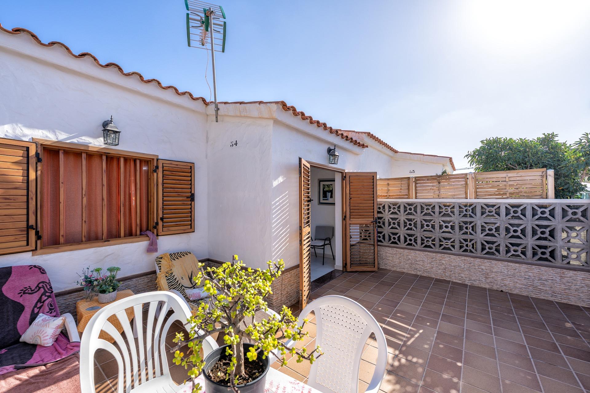 Bungalow de 1 Dormitorio con Doble Terraza en zona premium de Playa del Inglés