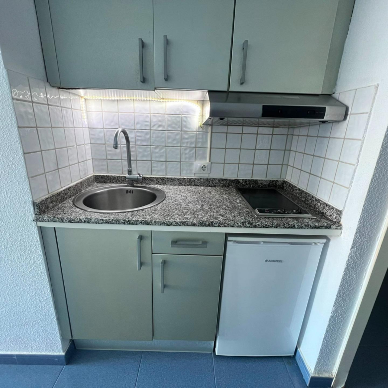 APARTAMENTO CON VISTAS AL MAR Y PISCINA CLIMATIZADA!!! Suministros incluidos en el precio!!!!