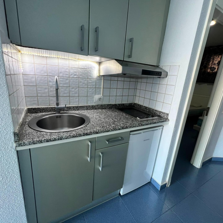 APARTAMENTO CON VISTAS AL MAR Y PISCINA CLIMATIZADA!!! Suministros incluidos en el precio!!!!