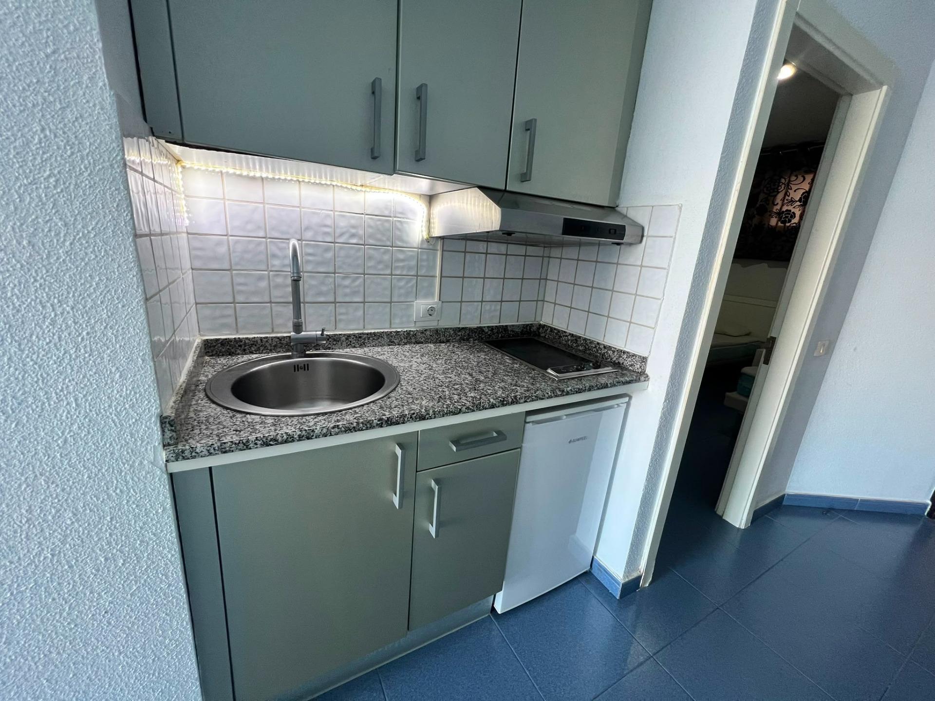 APARTAMENTO CON VISTAS AL MAR Y PISCINA CLIMATIZADA!!! Suministros incluidos en el precio!!!!