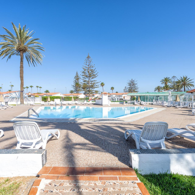 Bungalow de 1 Dormitorio con Doble Terraza en zona premium de Playa del Inglés