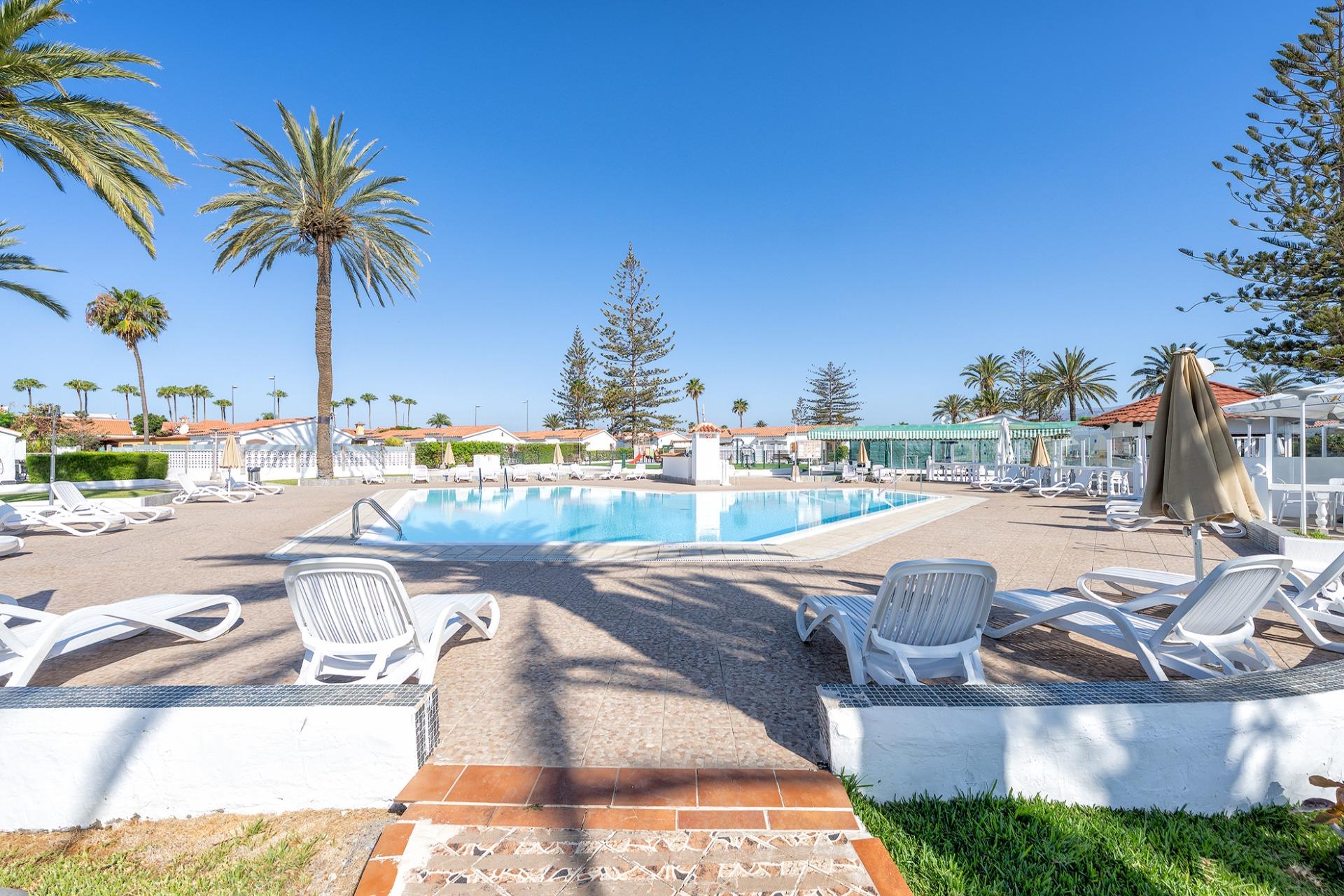 Bungalow de 1 Dormitorio con Doble Terraza en zona premium de Playa del Inglés